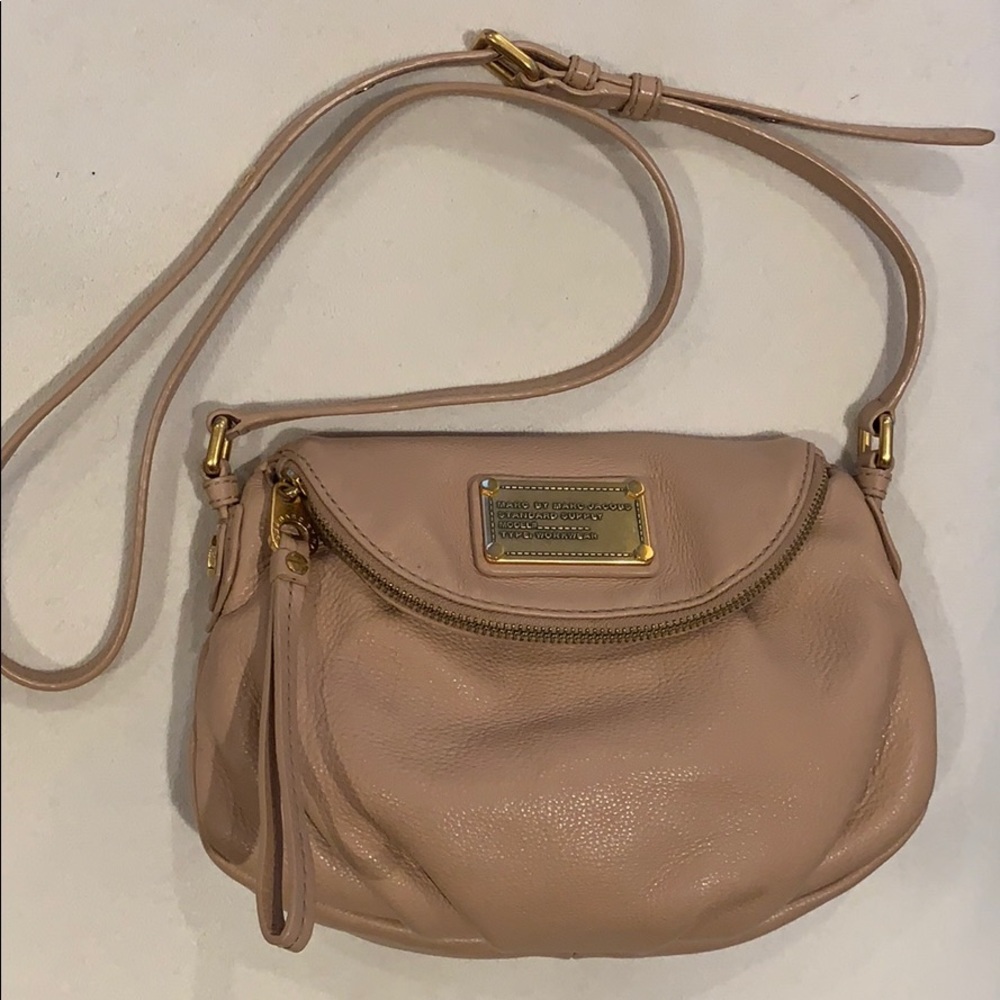 Marc Jacobs crossbody nude